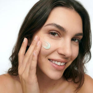 Multipeptydowe serum regulująco-nawilżające